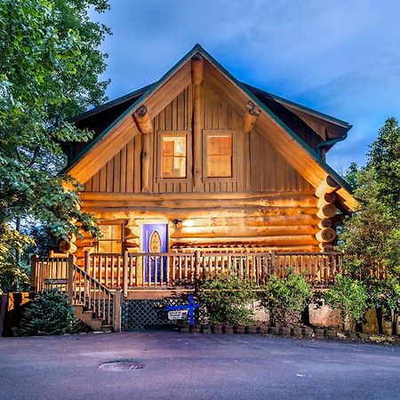 Smokiesboutiquecabins Would Love To Host You! 4 Miles To Gatlinburg Strip! Resort Pool Open May 1 Through Oct 1! Views, Shuffleboard, Hot Tub, Arcade! Luaran gambar