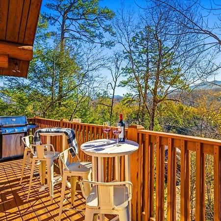 Smokiesboutiquecabins Would Love To Host You! 4 Miles To Gatlinburg Strip! Resort Pool Open May 1 Through Oct 1! Views, Shuffleboard, Hot Tub, Arcade! Luaran gambar