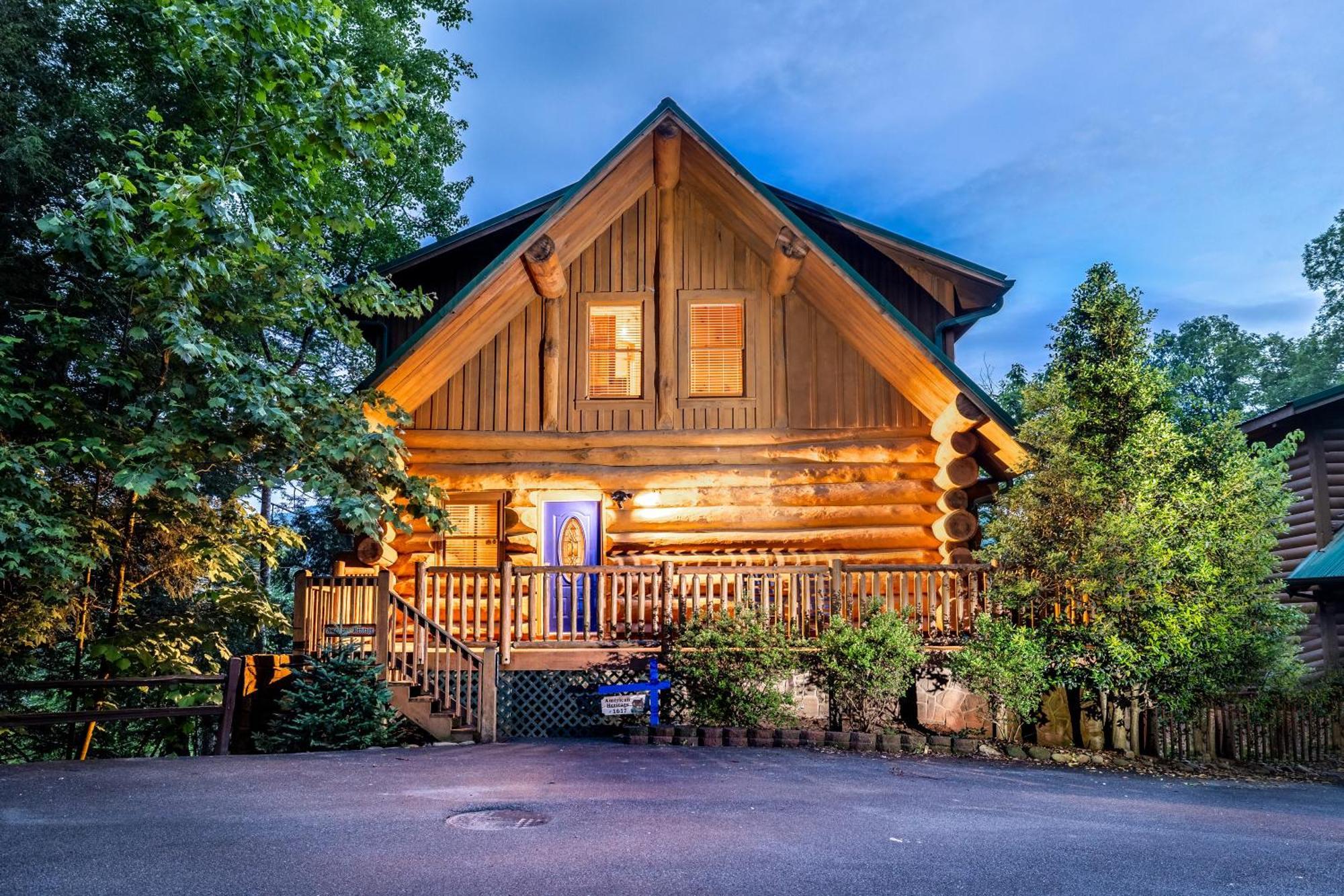 Smokiesboutiquecabins Would Love To Host You! 4 Miles To Gatlinburg Strip! Resort Pool Open May 1 Through Oct 1! Views, Shuffleboard, Hot Tub, Arcade! Luaran gambar