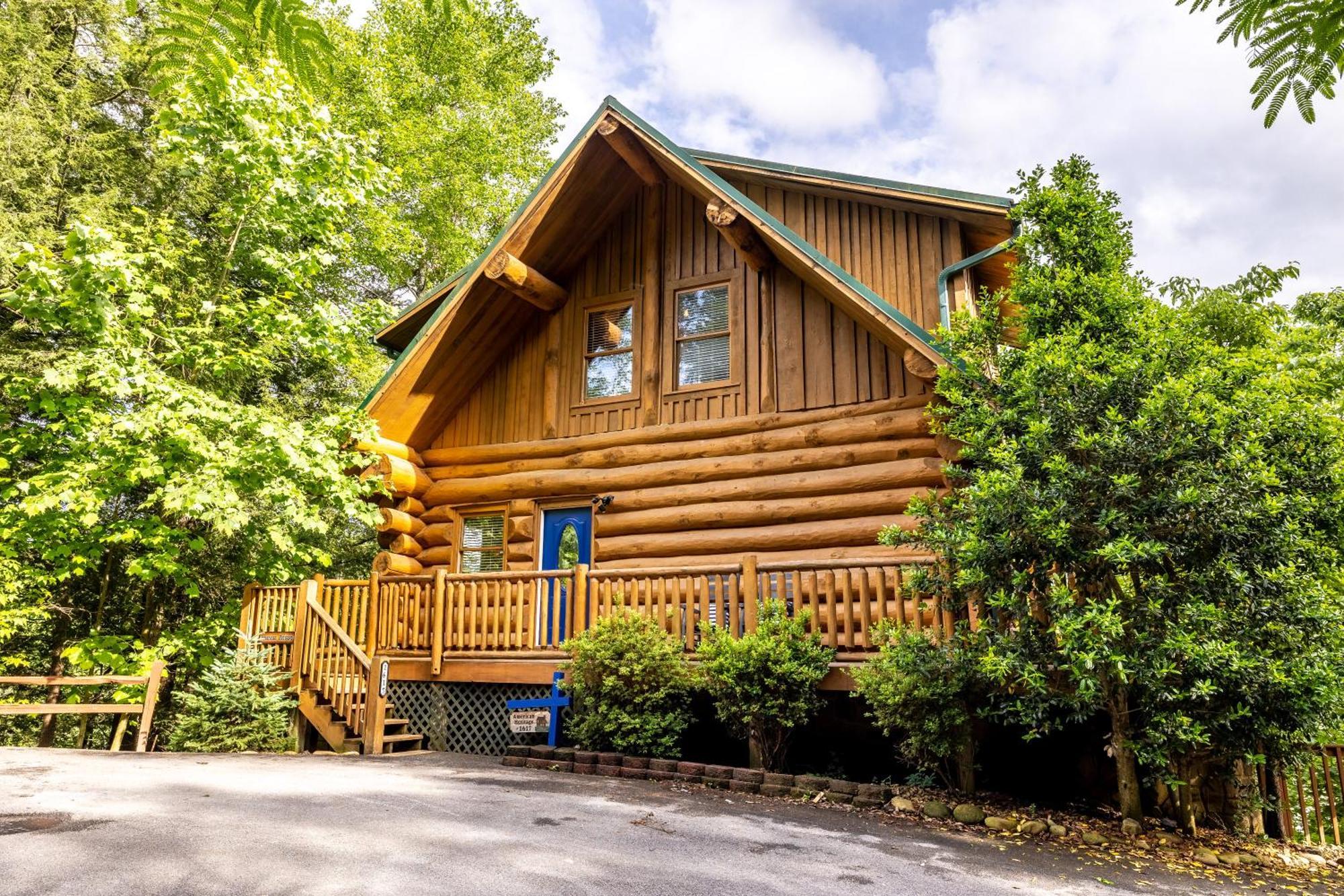 Smokiesboutiquecabins Would Love To Host You! 4 Miles To Gatlinburg Strip! Resort Pool Open May 1 Through Oct 1! Views, Shuffleboard, Hot Tub, Arcade! Luaran gambar
