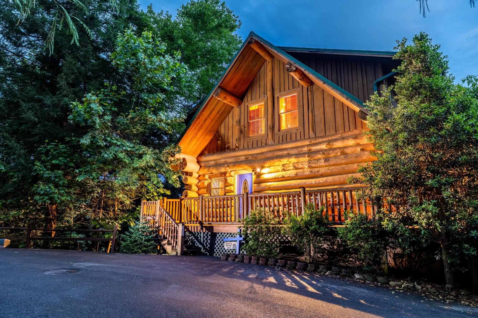 Smokiesboutiquecabins Would Love To Host You! 4 Miles To Gatlinburg Strip! Resort Pool Open May 1 Through Oct 1! Views, Shuffleboard, Hot Tub, Arcade! Luaran gambar