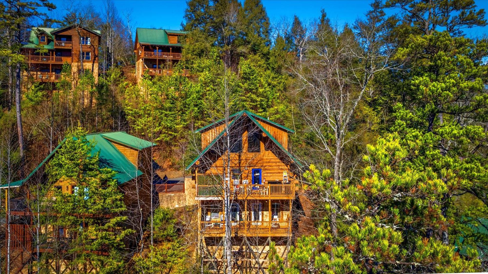 Smokiesboutiquecabins Would Love To Host You! 4 Miles To Gatlinburg Strip! Resort Pool Open May 1 Through Oct 1! Views, Shuffleboard, Hot Tub, Arcade! Luaran gambar