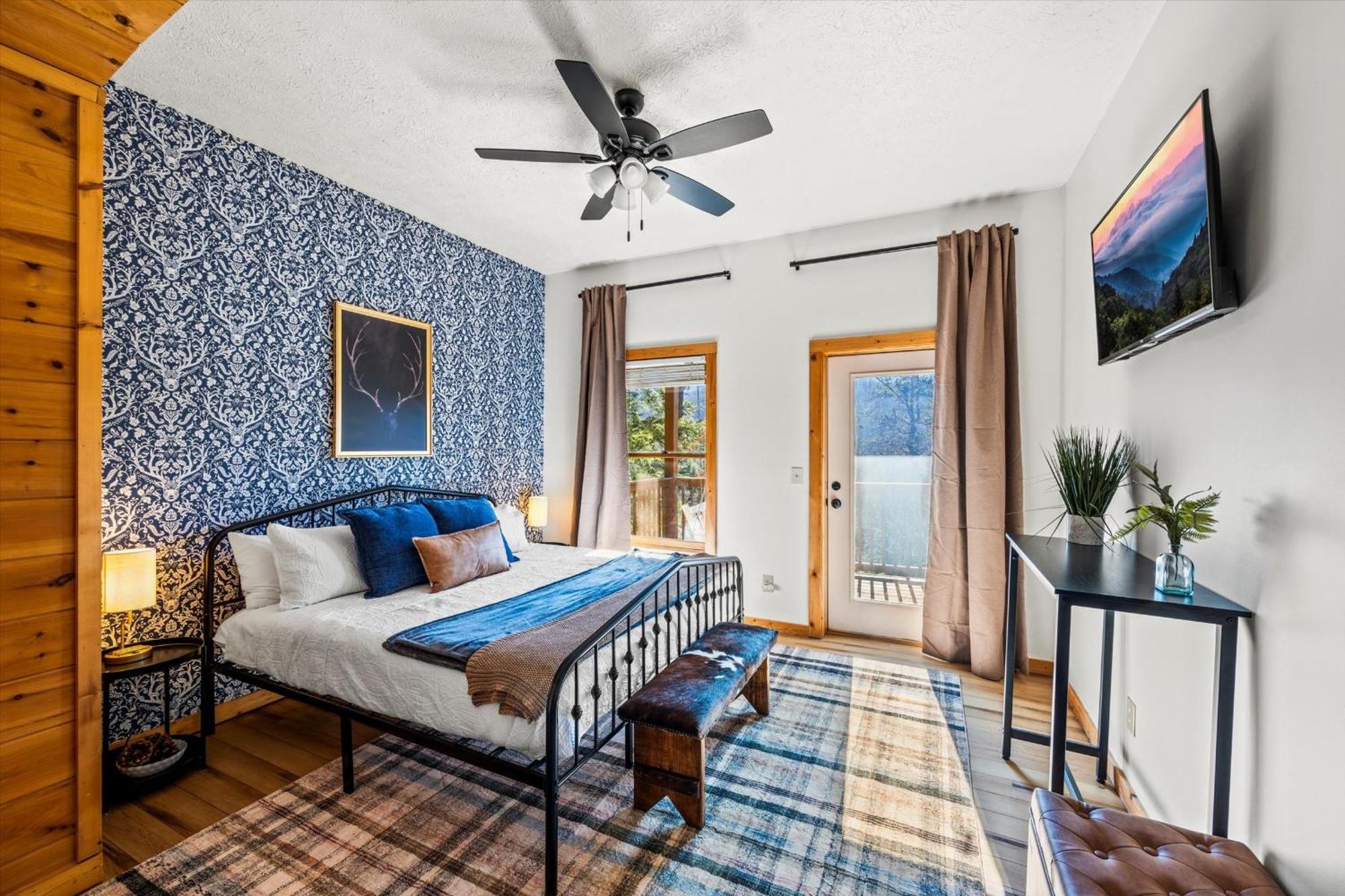 Smokiesboutiquecabins Would Love To Host You! 4 Miles To Gatlinburg Strip! Resort Pool Open May 1 Through Oct 1! Views, Shuffleboard, Hot Tub, Arcade! Luaran gambar