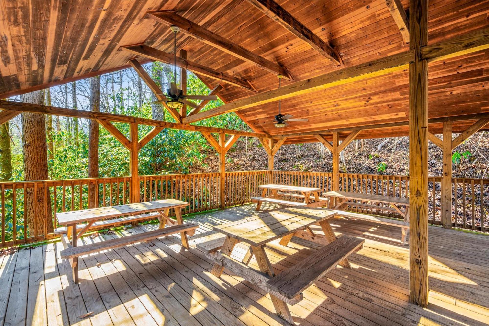 Smokiesboutiquecabins Would Love To Host You! 4 Miles To Gatlinburg Strip! Resort Pool Open May 1 Through Oct 1! Views, Shuffleboard, Hot Tub, Arcade! Luaran gambar