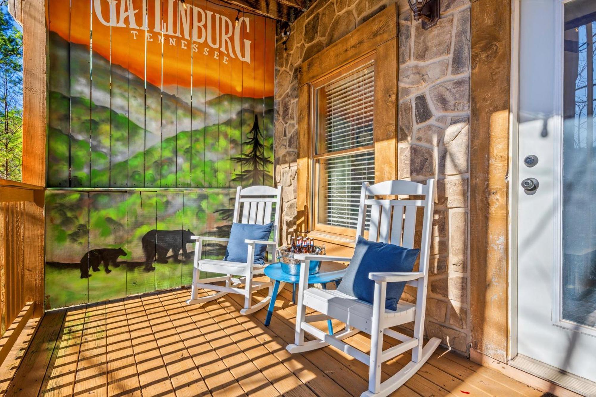 Smokiesboutiquecabins Would Love To Host You! 4 Miles To Gatlinburg Strip! Resort Pool Open May 1 Through Oct 1! Views, Shuffleboard, Hot Tub, Arcade! Luaran gambar