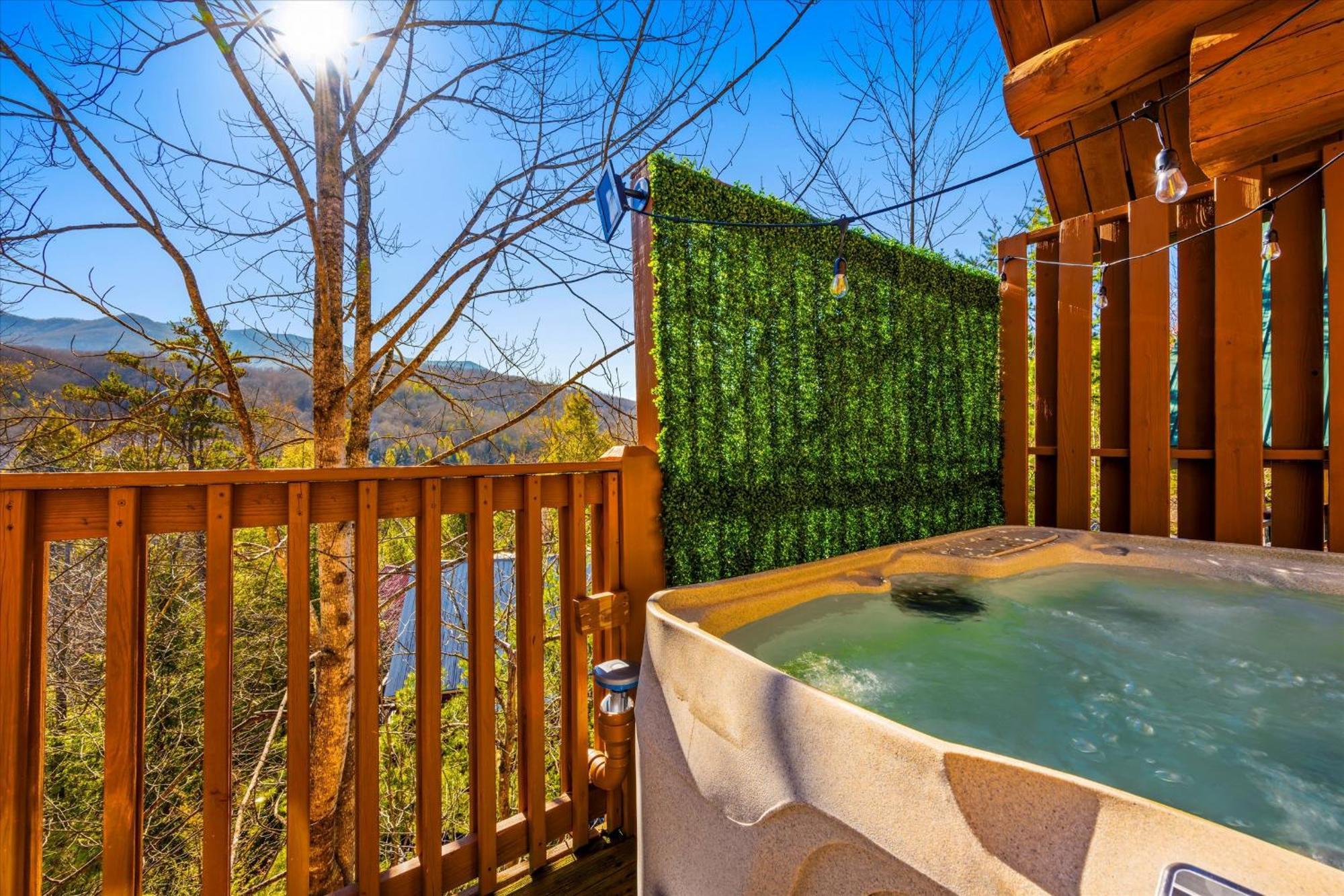Smokiesboutiquecabins Would Love To Host You! 4 Miles To Gatlinburg Strip! Resort Pool Open May 1 Through Oct 1! Views, Shuffleboard, Hot Tub, Arcade! Luaran gambar