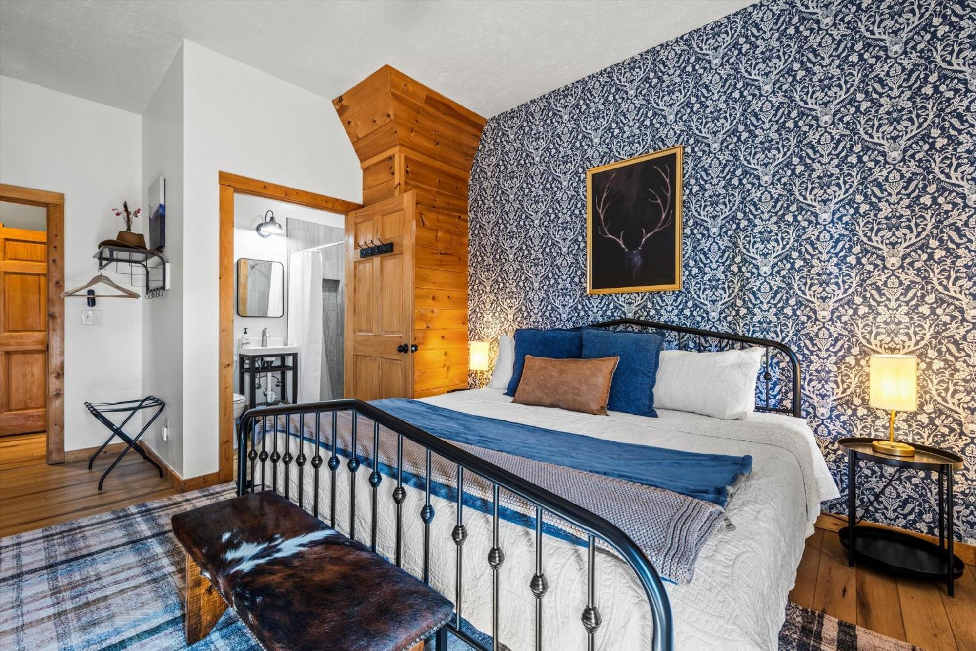 Smokiesboutiquecabins Would Love To Host You! 4 Miles To Gatlinburg Strip! Resort Pool Open May 1 Through Oct 1! Views, Shuffleboard, Hot Tub, Arcade! Luaran gambar