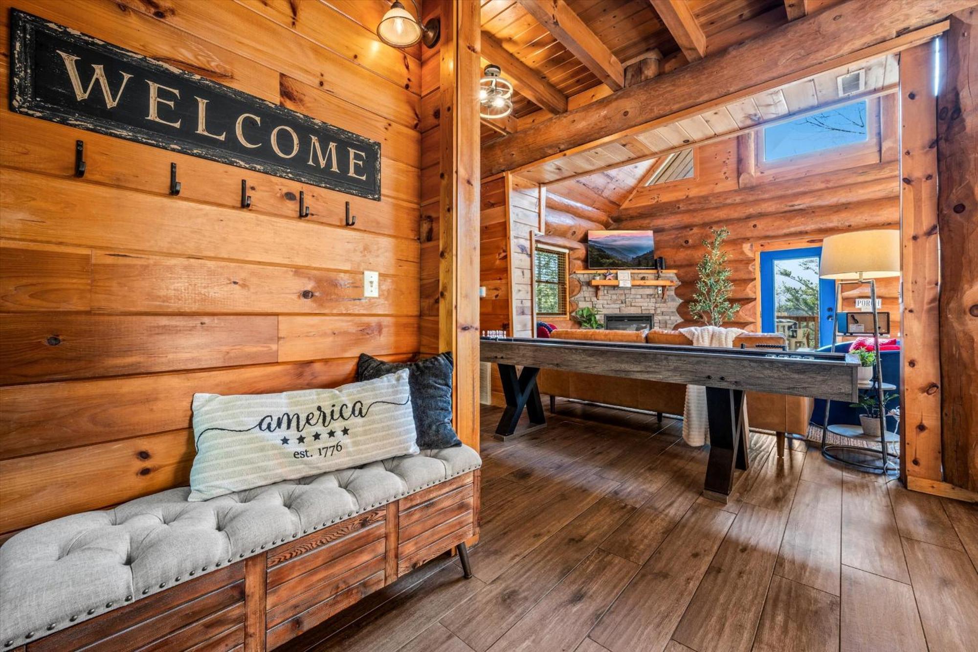 Smokiesboutiquecabins Would Love To Host You! 4 Miles To Gatlinburg Strip! Resort Pool Open May 1 Through Oct 1! Views, Shuffleboard, Hot Tub, Arcade! Luaran gambar