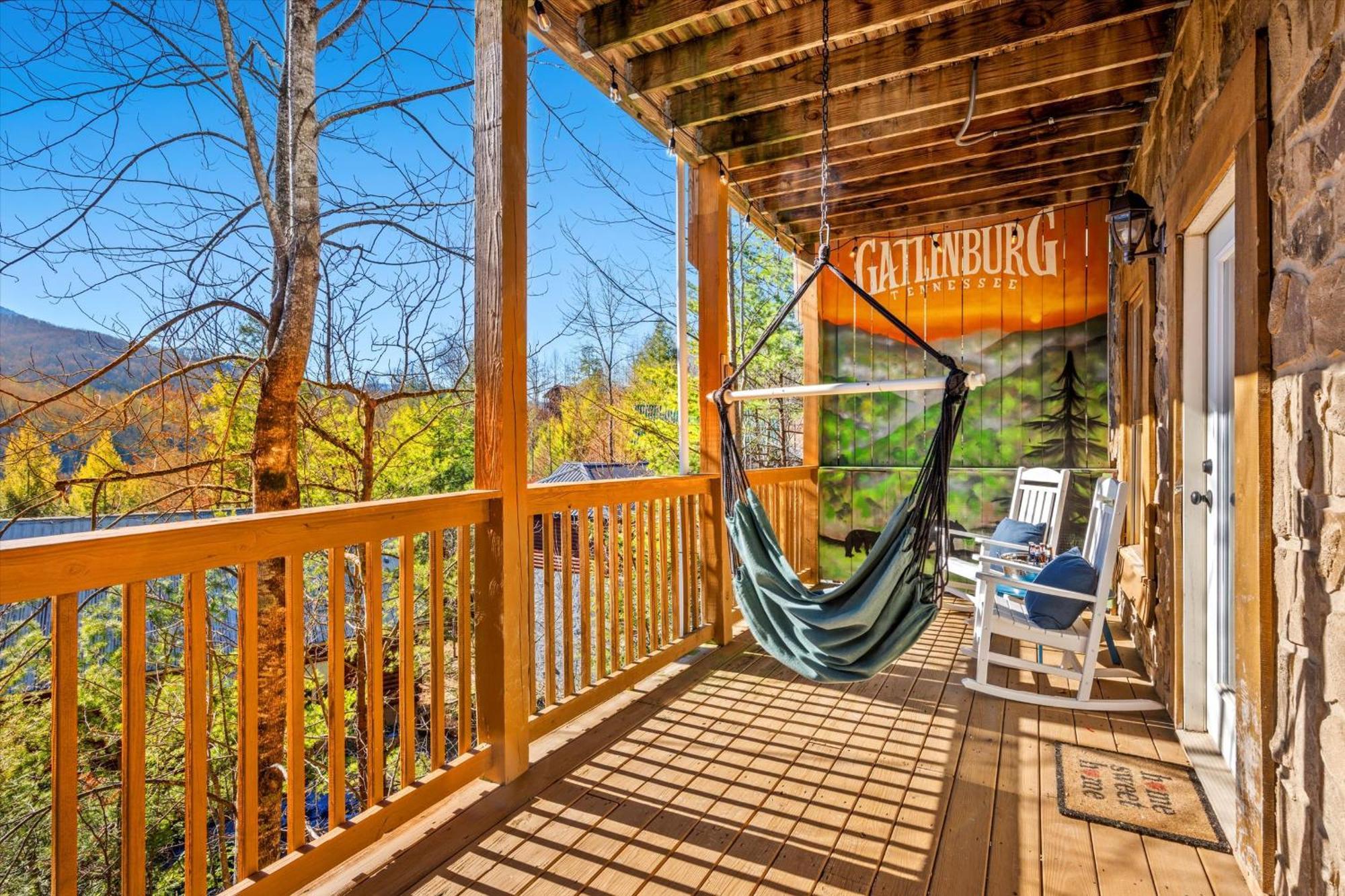 Smokiesboutiquecabins Would Love To Host You! 4 Miles To Gatlinburg Strip! Resort Pool Open May 1 Through Oct 1! Views, Shuffleboard, Hot Tub, Arcade! Luaran gambar