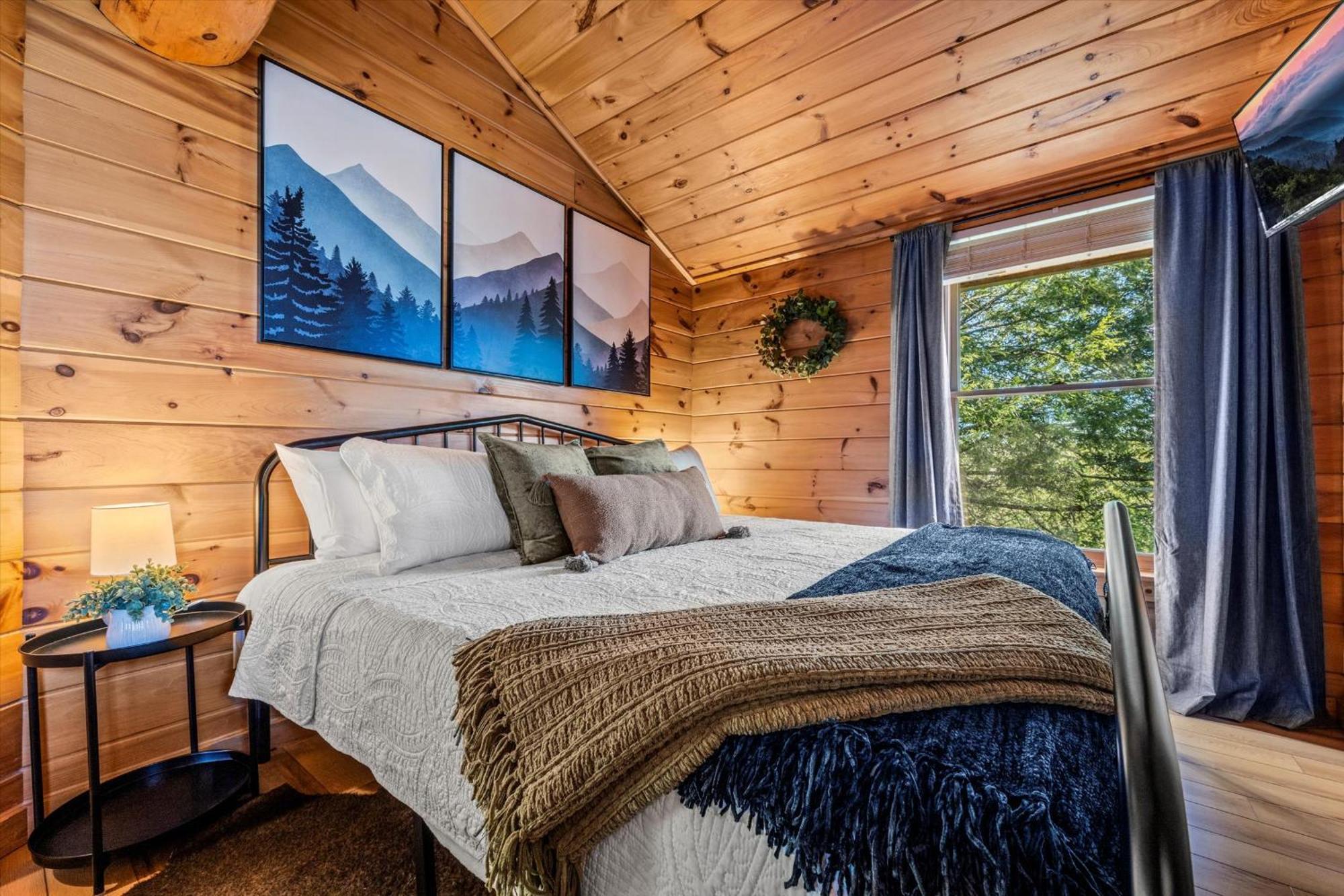 Smokiesboutiquecabins Would Love To Host You! 4 Miles To Gatlinburg Strip! Resort Pool Open May 1 Through Oct 1! Views, Shuffleboard, Hot Tub, Arcade! Luaran gambar