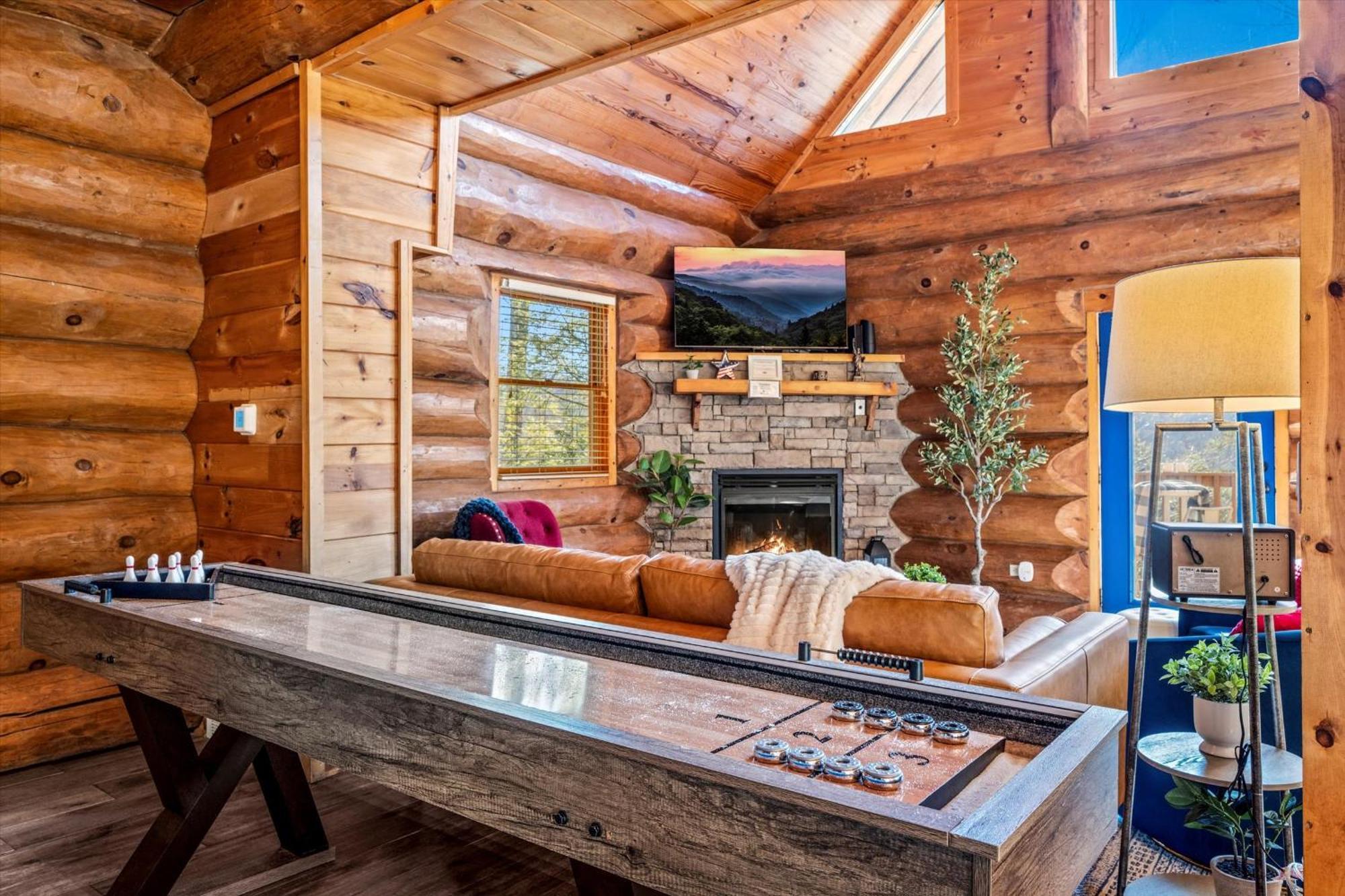 Smokiesboutiquecabins Would Love To Host You! 4 Miles To Gatlinburg Strip! Resort Pool Open May 1 Through Oct 1! Views, Shuffleboard, Hot Tub, Arcade! Luaran gambar