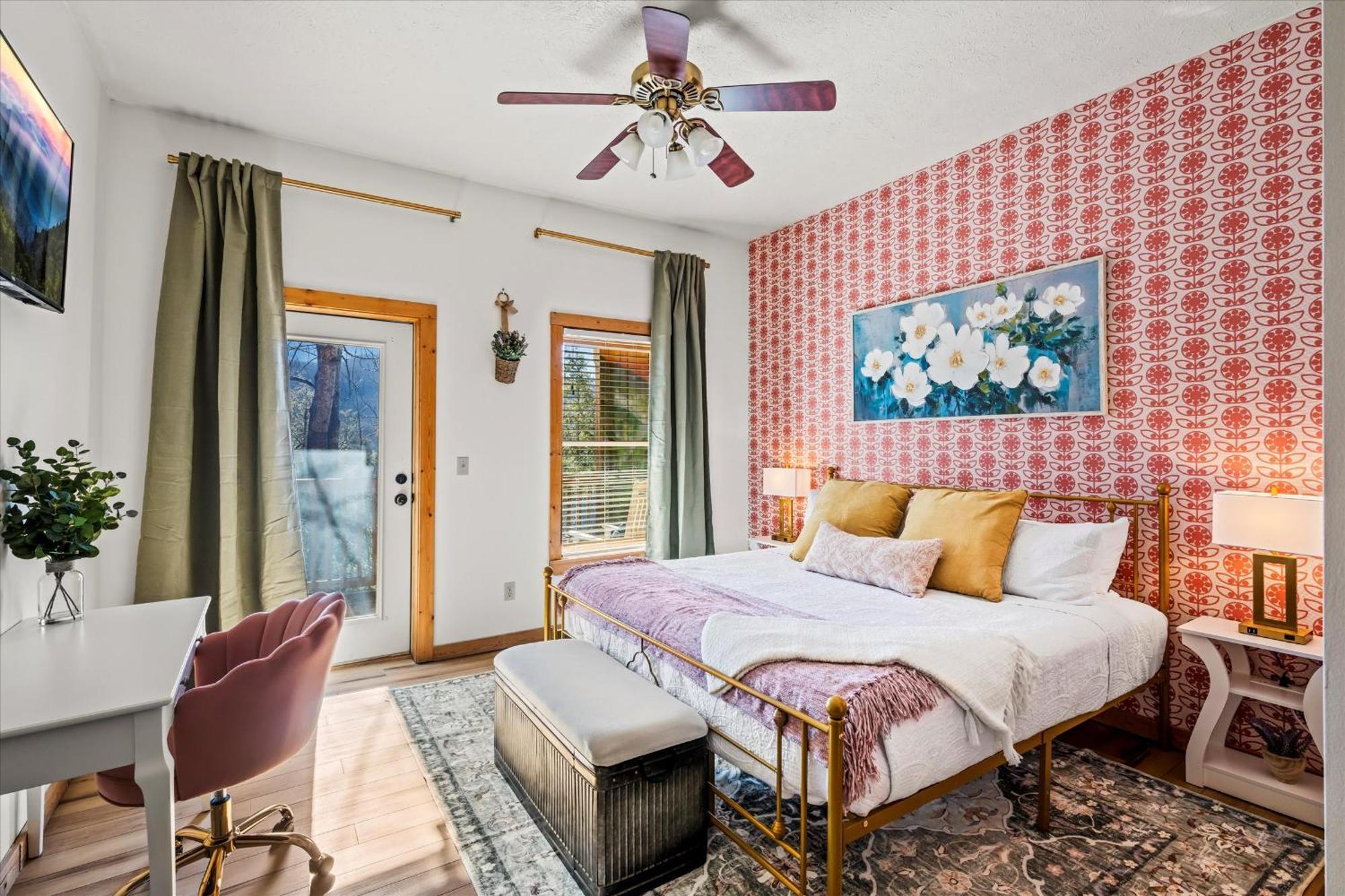 Smokiesboutiquecabins Would Love To Host You! 4 Miles To Gatlinburg Strip! Resort Pool Open May 1 Through Oct 1! Views, Shuffleboard, Hot Tub, Arcade! Luaran gambar