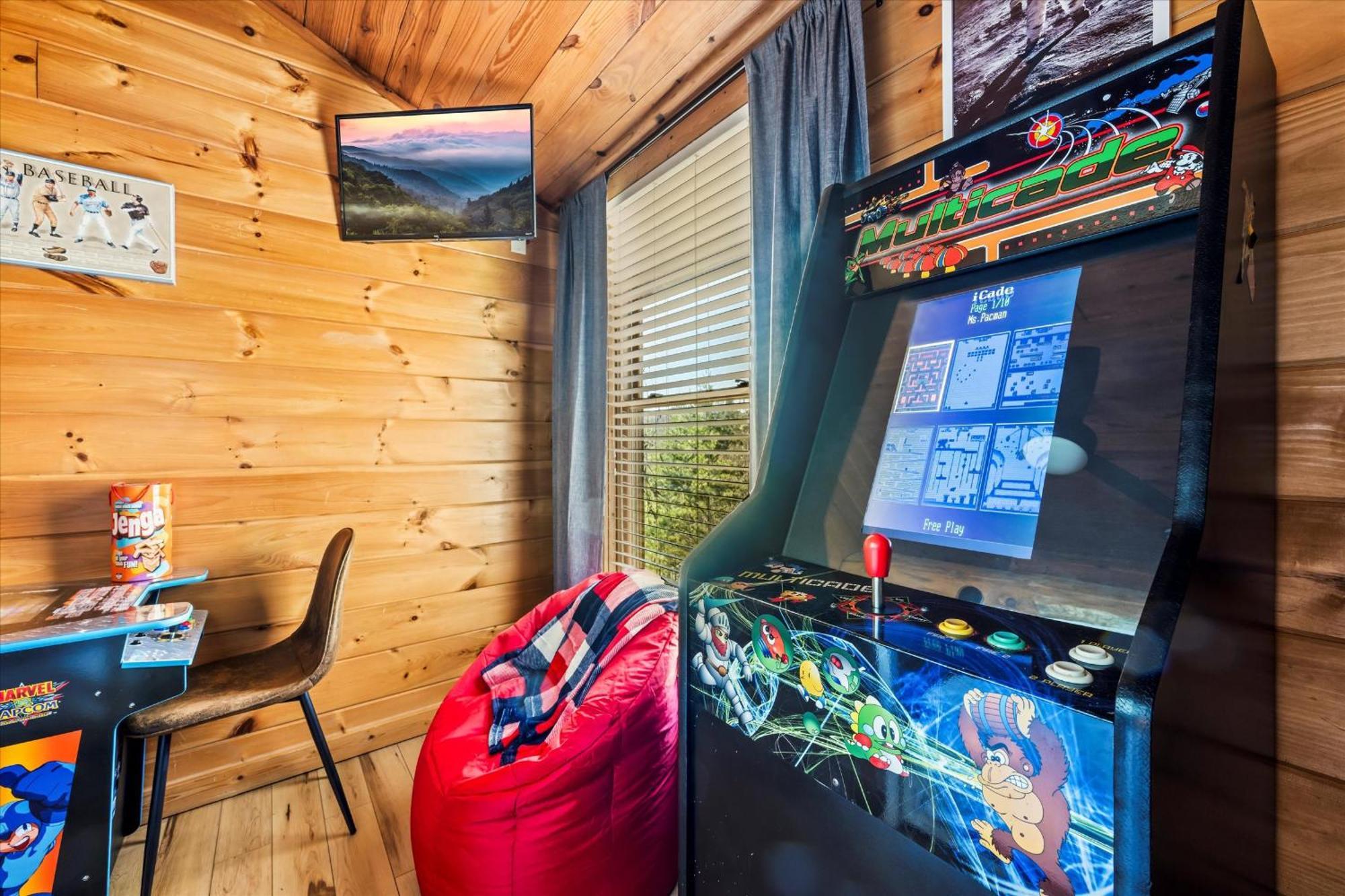 Smokiesboutiquecabins Would Love To Host You! 4 Miles To Gatlinburg Strip! Resort Pool Open May 1 Through Oct 1! Views, Shuffleboard, Hot Tub, Arcade! Luaran gambar