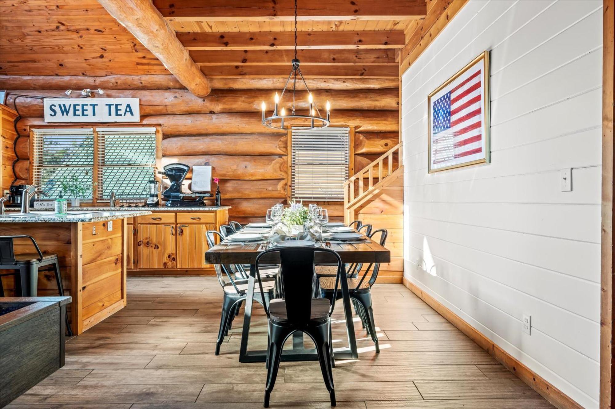 Smokiesboutiquecabins Would Love To Host You! 4 Miles To Gatlinburg Strip! Resort Pool Open May 1 Through Oct 1! Views, Shuffleboard, Hot Tub, Arcade! Luaran gambar