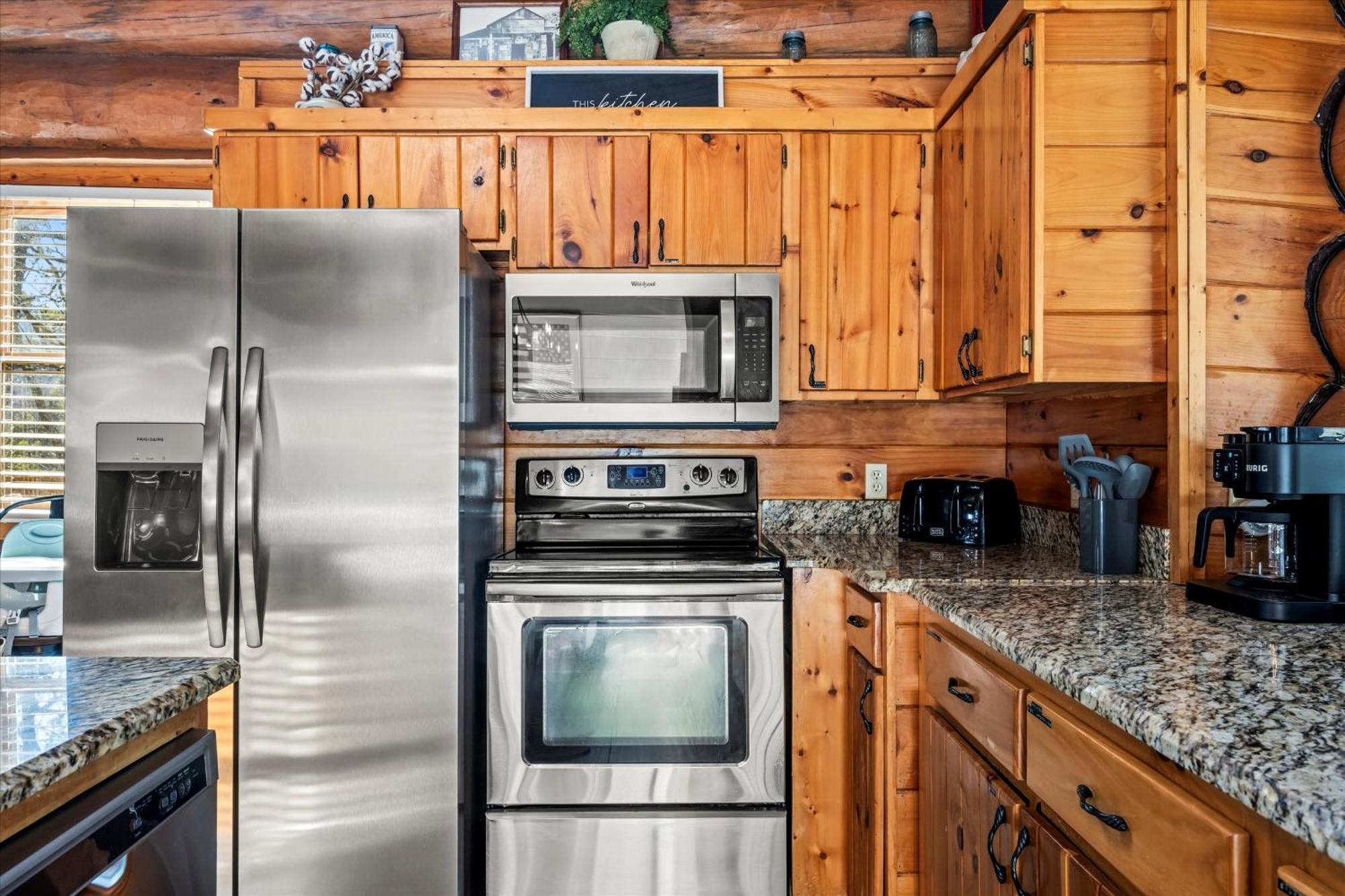 Smokiesboutiquecabins Would Love To Host You! 4 Miles To Gatlinburg Strip! Resort Pool Open May 1 Through Oct 1! Views, Shuffleboard, Hot Tub, Arcade! Luaran gambar
