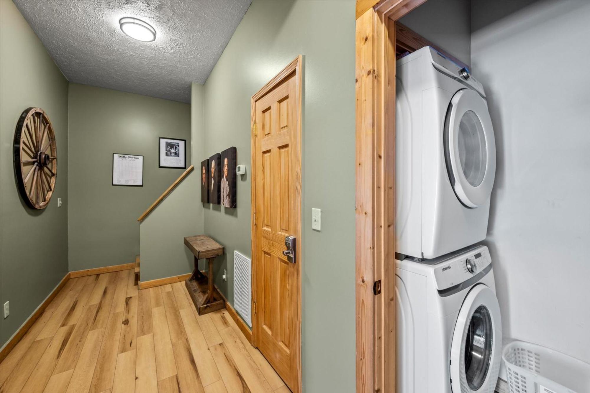Smokiesboutiquecabins Would Love To Host You! 4 Miles To Gatlinburg Strip! Resort Pool Open May 1 Through Oct 1! Views, Shuffleboard, Hot Tub, Arcade! Luaran gambar